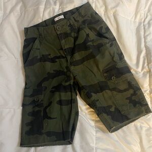 ARITZIA: TNA Camo Cargo Shorts 💚 🤎 Dayton Short